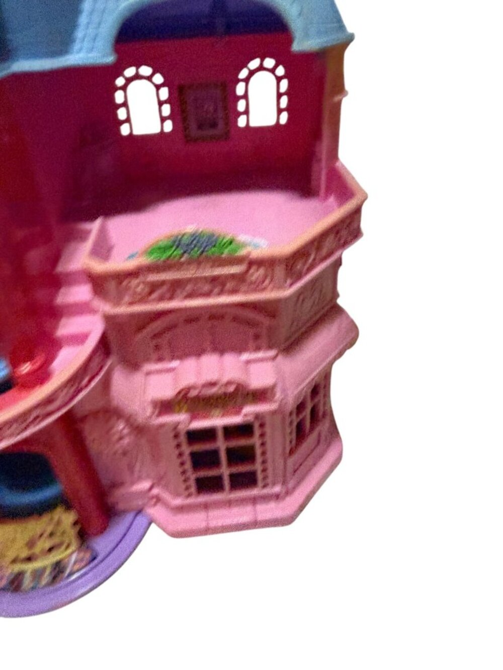 Fisher-Price Loving Family Sweet Streets Hotel with Accessories & Figure 2001 - Picture 7 of 10